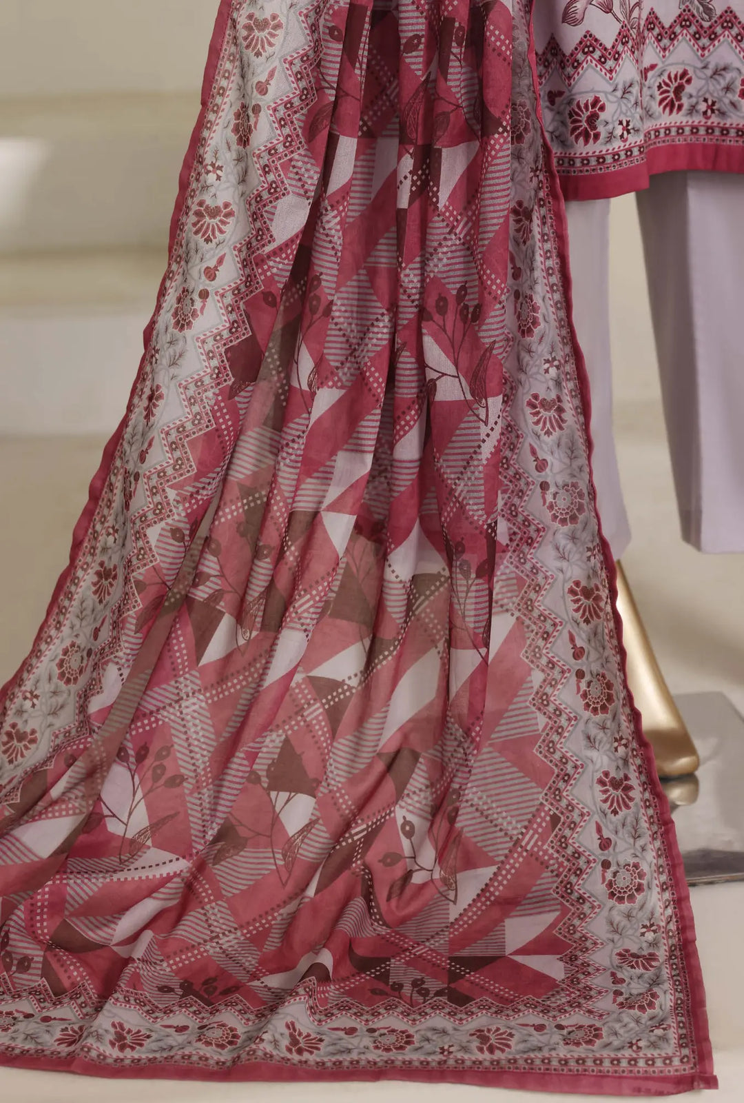 Lavender Rose – 3-Piece Printed Unstitched Lawn Suit